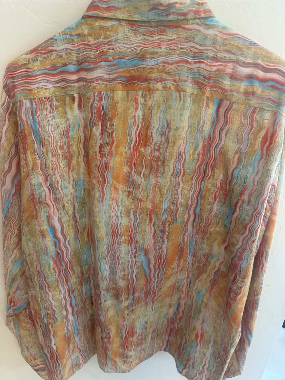 Men's Multicolor Wave-Pattern Button-Up Shirt - Picture 6 of 8